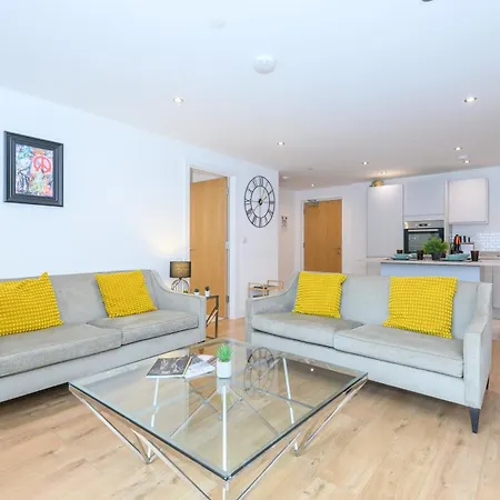 Superb 2 Bed With 2 En-suite - Centre With Underground Parking Διαμέρισμα