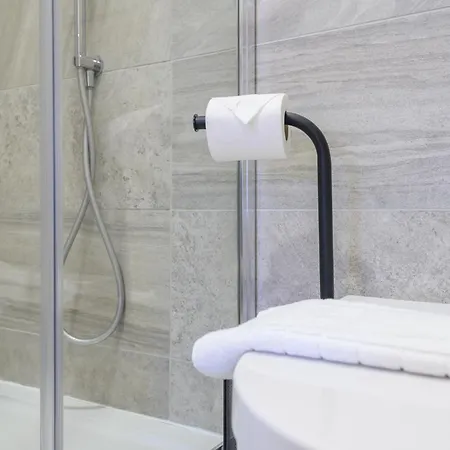 Superb 2 Bed With 2 En-suite - Centre With Underground Parking Leeds (West Yorkshire)