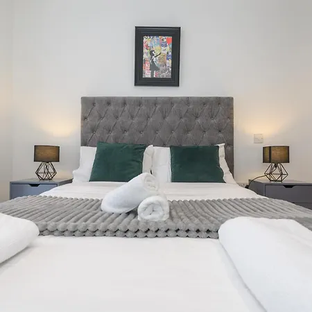 Superb 2 Bed With 2 En-suite - Centre With Underground Parking * Leeds (West Yorkshire)