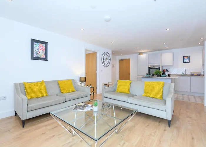 Superb 2 Bed With 2 En-suite - Centre With Underground Parking Apartment