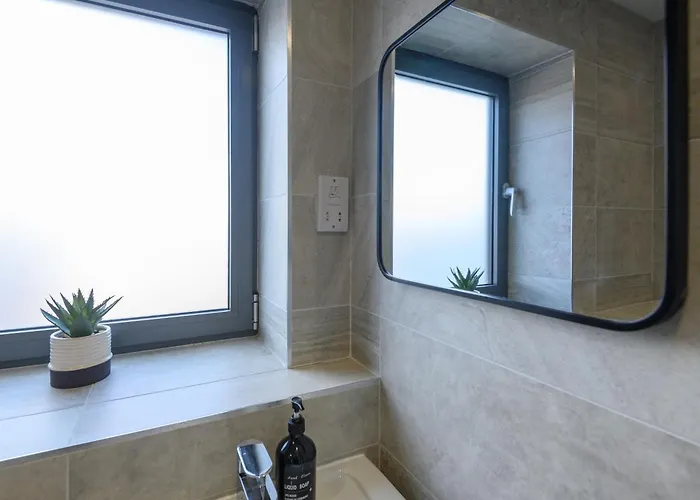 Apartment Superb 2 Bed With 2 En-suite - Centre With Underground Parking