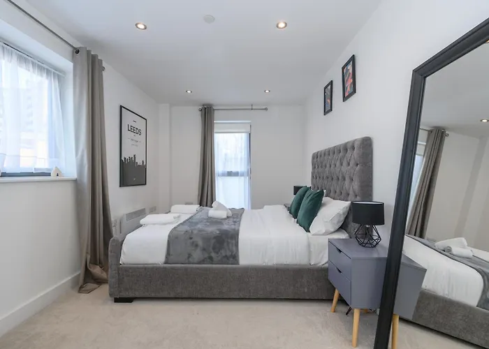 Superb 2 Bed With 2 En-suite - Centre With Underground Parking *