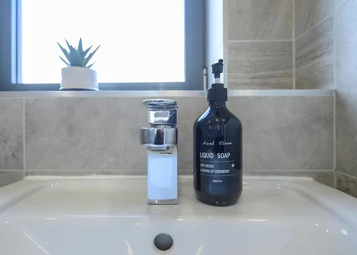 Superb 2 Bed With 2 En-suite - Centre With Underground Parking * Leeds (West Yorkshire)