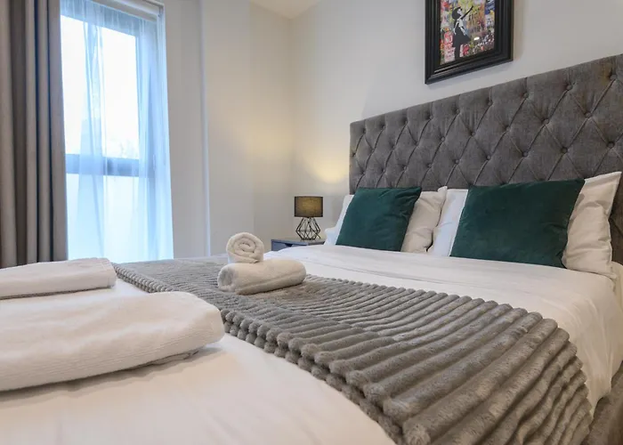 Superb 2 Bed With 2 En-suite - Centre With Underground Parking