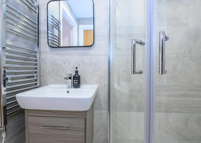 Apartment Superb 2 Bed With 2 En-suite - Centre With Underground Parking *