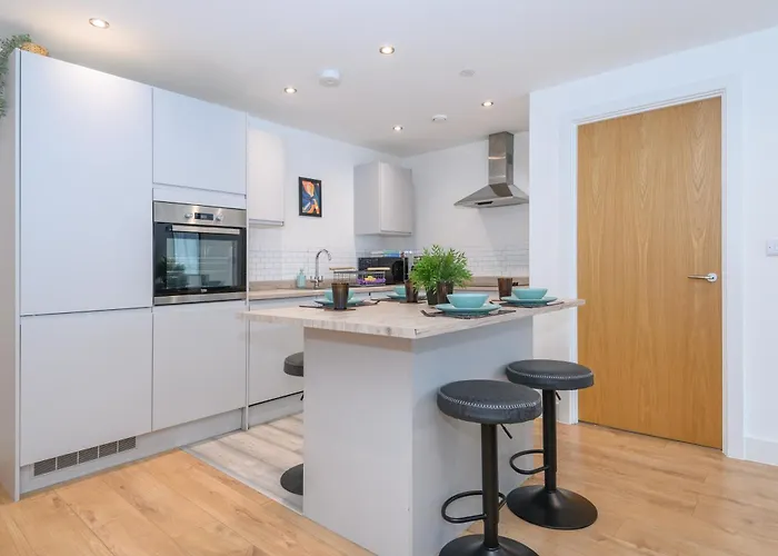 Superb 2 Bed With 2 En-suite - Centre With Underground Parking *