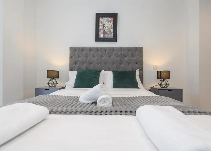 Superb 2 Bed With 2 En-suite - Centre With Underground Parking * Leeds (West Yorkshire)