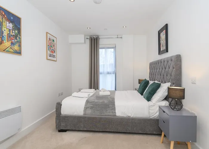 Apartment Superb 2 Bed With 2 En-suite - Centre With Underground Parking *