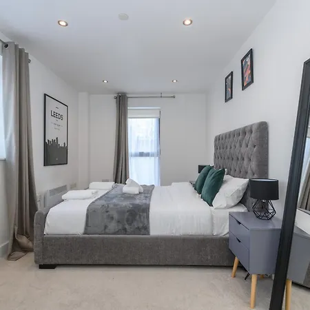 Superb 2 Bed With 2 En-suite - Leeds Centre With Underground Parking *