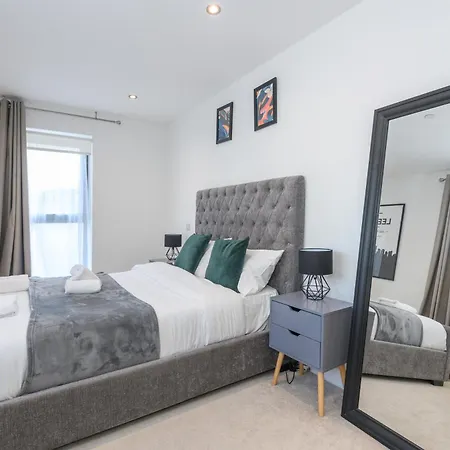 Superb 2 Bed With 2 En-suite - Centre With Underground Parking
