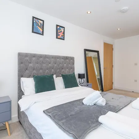 Superb 2 Bed With 2 En-suite - Leeds Centre With Underground Parking Apartment