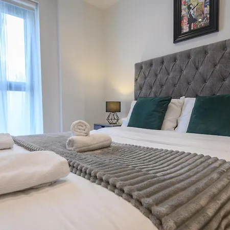 Superb 2 Bed With 2 En-suite - Leeds Centre With Underground Parking