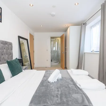 Superb 2 Bed With 2 En-suite - Leeds Centre With Underground Parking Apartment