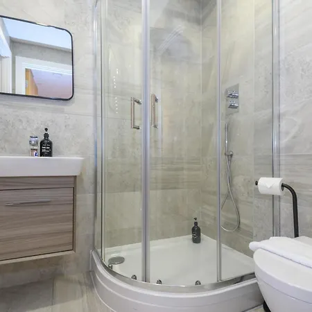 Apartment Superb 2 Bed With 2 En-suite - Leeds Centre With Underground Parking Leeds (West Yorkshire)