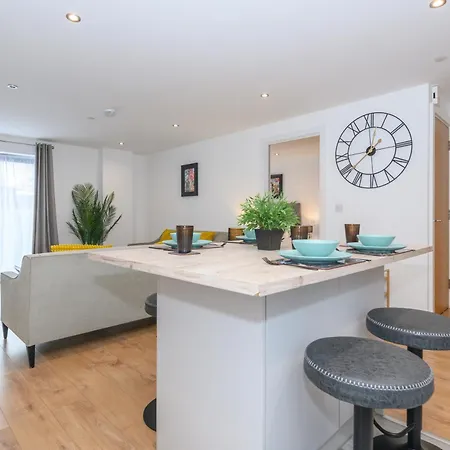 Superb 2 Bed With 2 En-suite - Centre With Underground Parking Апартаменты