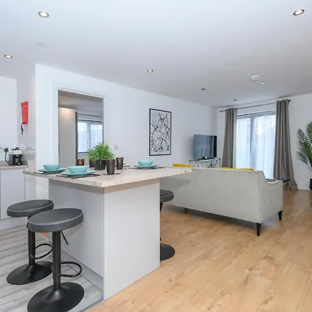 Superb 2 Bed With 2 En-suite - Leeds Centre With Underground Parking *