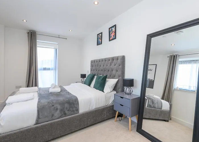 Superb 2 Bed With 2 En-suite - Centre With Underground Parking