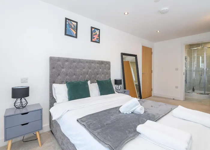 Superb 2 Bed With 2 En-suite - Centre With Underground Parking דירה