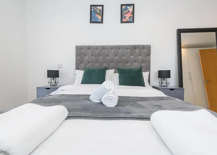 דירה Superb 2 Bed With 2 En-suite - Centre With Underground Parking *