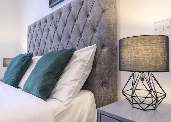 Superb 2 Bed With 2 En-suite - Centre With Underground Parking לידס