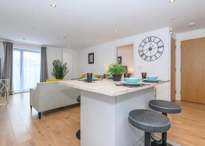 Superb 2 Bed With 2 En-suite - Centre With Underground Parking דירה