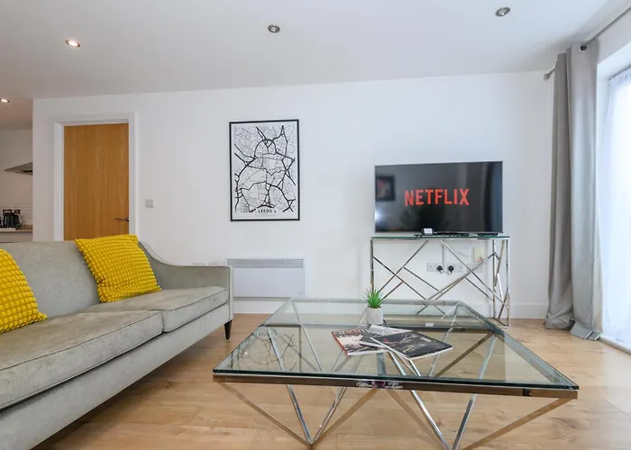 Superb 2 Bed With 2 En-suite - Centre With Underground Parking דירה *